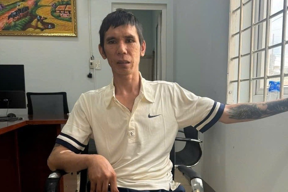 Khởi tố đối tượng gây thảm án khiến 3 người tử vong, lai lịch nghi phạm gây bất ngờ - Ảnh 1.
