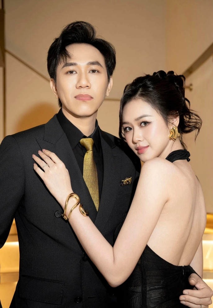 Diễn viên Anh Đức hết lòng cưng chiều vợ ‘xinh như hoa hậu’ sau 1 năm cưới - Ảnh 9.