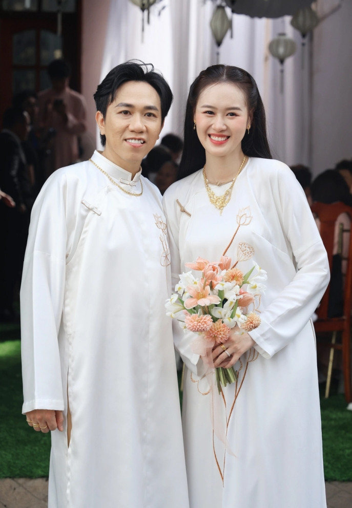 Diễn viên Anh Đức hết lòng cưng chiều vợ ‘xinh như hoa hậu’ sau 1 năm cưới - Ảnh 5.