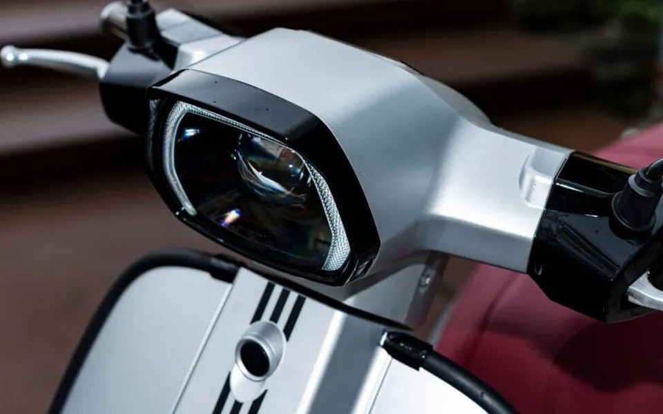 Xe ga 125cc giá 29,6 triệu đồng có cả ABS thiết kế cổ điển đẹp hơn SH Mode, rẻ hơn Vision - Ảnh 1.