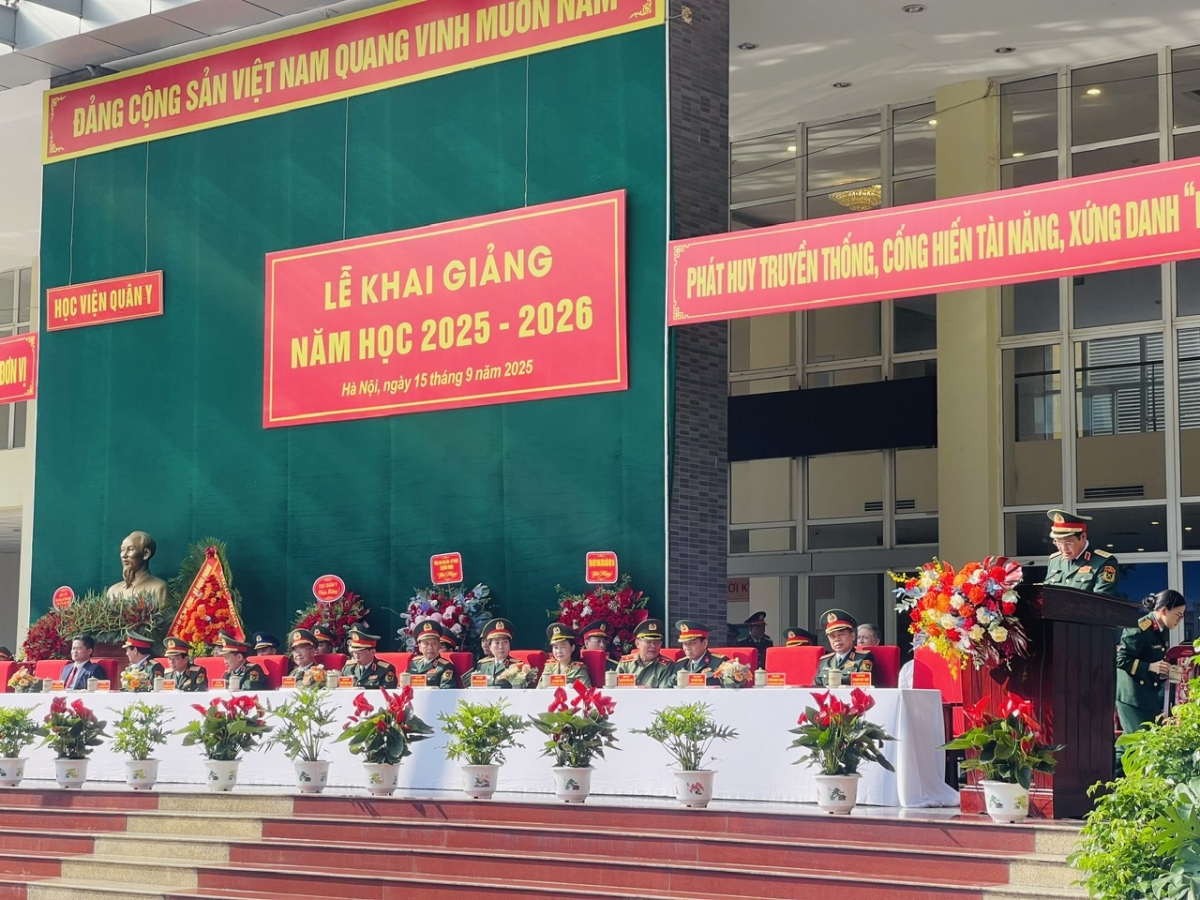 Chị em song sinh cùng đạt 30 điểm vào Học viện Quân y - Ảnh 2. Chị em song sinh cùng đạt 30 điểm vào Học viện Quân y - Ảnh 2.