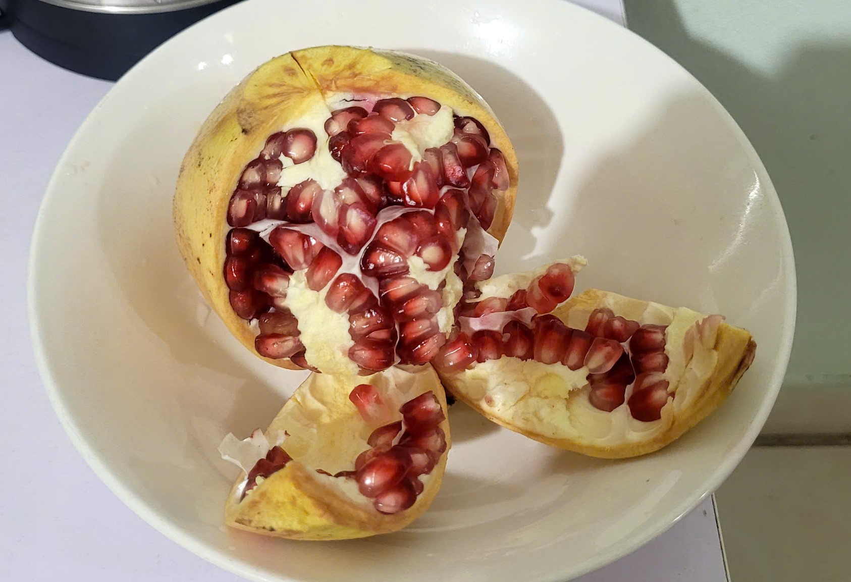 Lựu vào chính vụ: Món ngon bổ dưỡng giúp tăng cường trí nhớ và kiểm soát đường huyết - Ảnh 2. Lựu vào chính vụ: Món ngon bổ dưỡng giúp tăng cường trí nhớ và kiểm soát đường huyết - Ảnh 2.