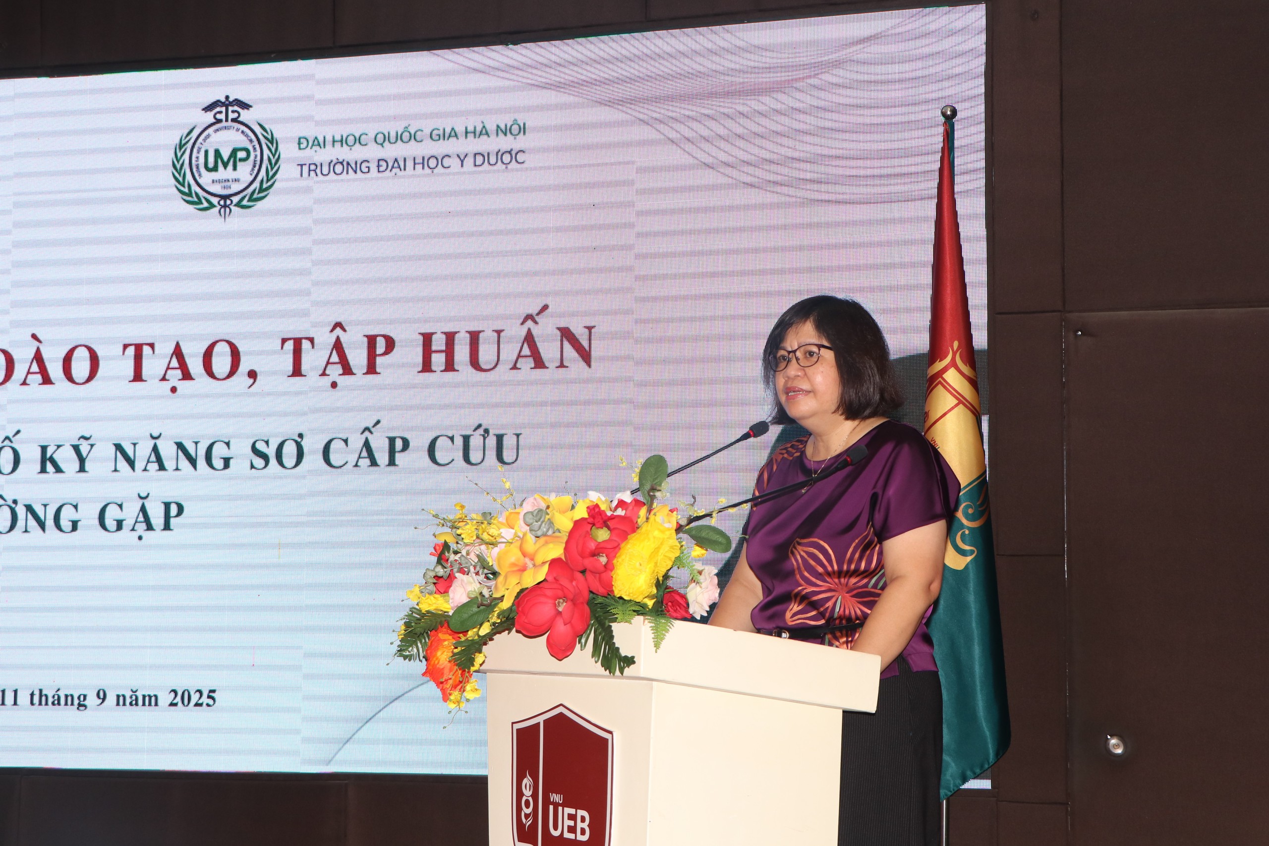 Trường Đại học Kinh tế tổ chức chương trình đào tạo, tập huấn sơ cứu cho cán bộ, sinh viên - Ảnh 3.