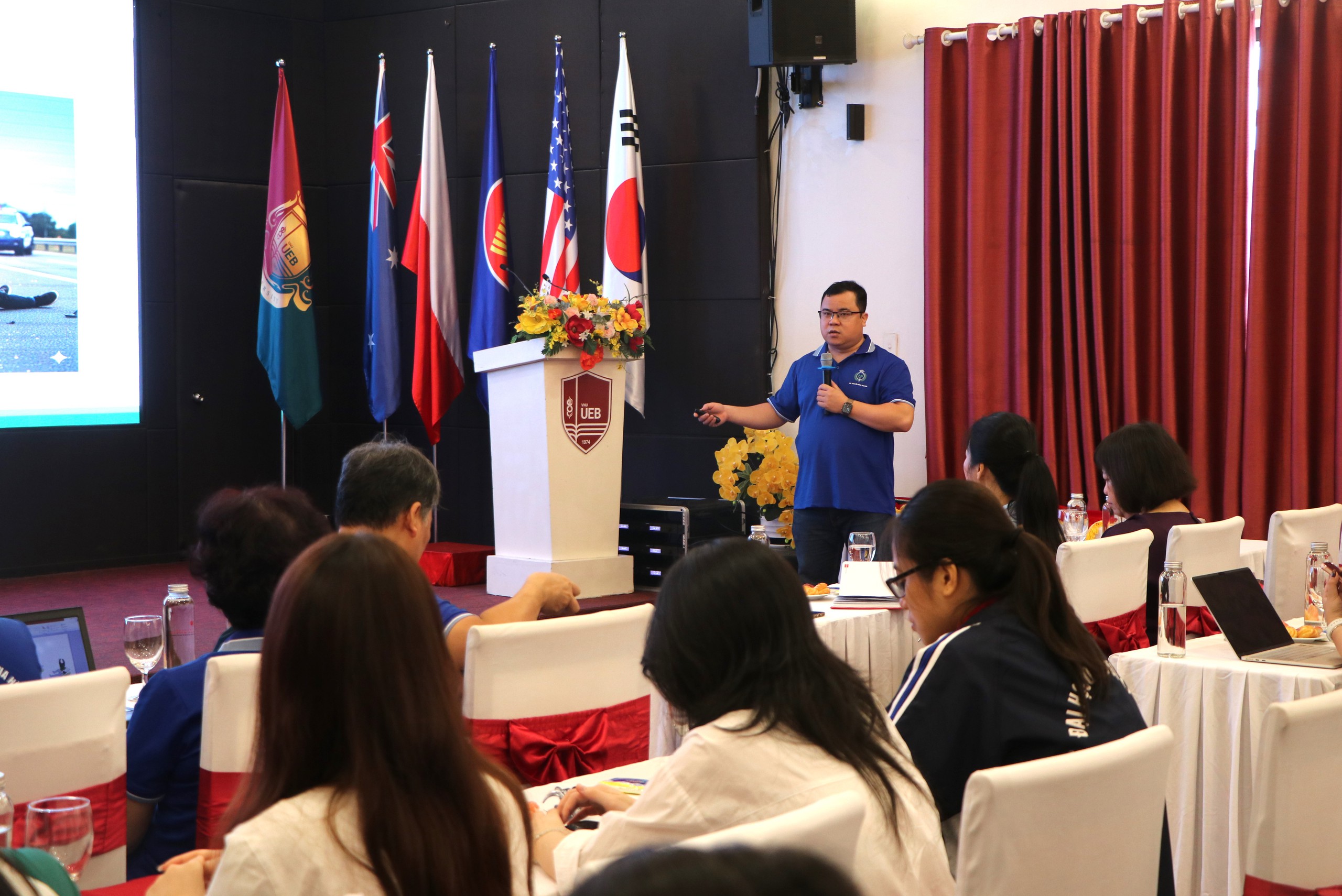 Trường Đại học Kinh tế tổ chức chương trình đào tạo, tập huấn sơ cứu cho cán bộ, sinh viên - Ảnh 5.