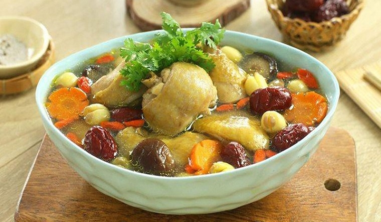 hat-sen-nau-gi-ngon-goi-y-15-mon-ngon-bo-duong-tu-hat-sen-ai-cung-lam-duoc202-1758097950785-1758097951287875762394.jpg