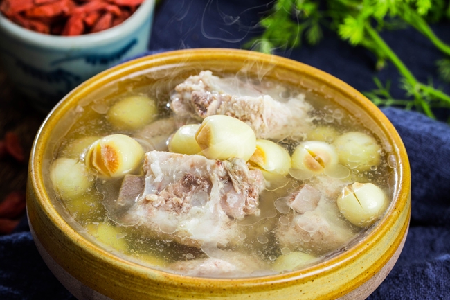 hat-sen-nau-gi-ngon-goi-y-15-mon-ngon-bo-duong-tu-hat-sen-ai-cung-lam-duoc204-1758097956677-17580979570931649032460.jpg