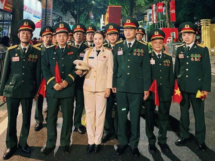 Bảo Thanh từ màn ảnh đến thượng úy công an: Cuộc sống viên mãn ở tuổi U40 - Ảnh 1. Bảo Thanh từ màn ảnh đến thượng úy công an: Cuộc sống viên mãn ở tuổi U40 - Ảnh 1.