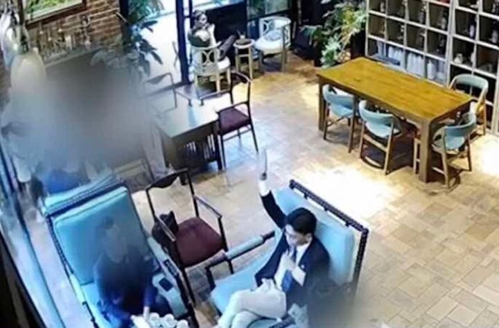 Vụ nhân viên quán cà phê bị khách hành hung: 'Tổng tài' có phải chịu trách nhiệm? - Ảnh 1.