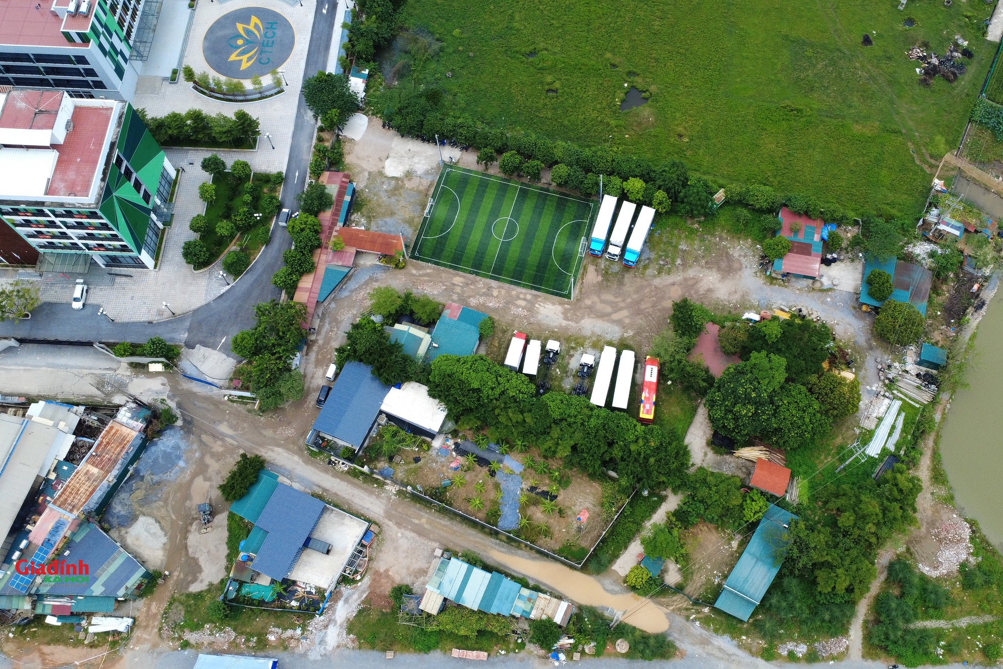Hàng loạt công trình xây dựng sai phép xung quanh hiện trường vụ cháy khiến 4 người tử vong ở Thường Tín - Ảnh 3.