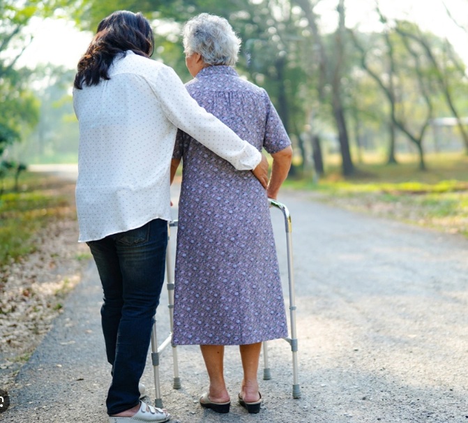 Để tuổi già luôn khỏe mạnh, viên mãn: Bí quyết ở người già không ngoan, không lụy phiền con cháu - Ảnh 2.