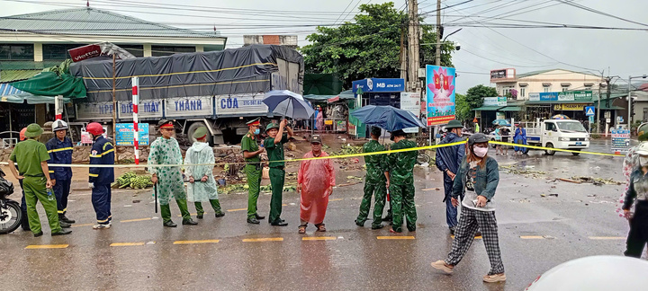 Bắt tài xế lái xe tải lao vào chợ ở Quảng Trị làm 12 người thương vong - Ảnh 2.