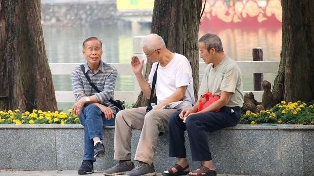 Lần lượt đến ở nhà 3 con trai, cụ ông nhận ra sự thật phũ phàng: Đây mới là nơi nương náu tuổi già - Ảnh 1.