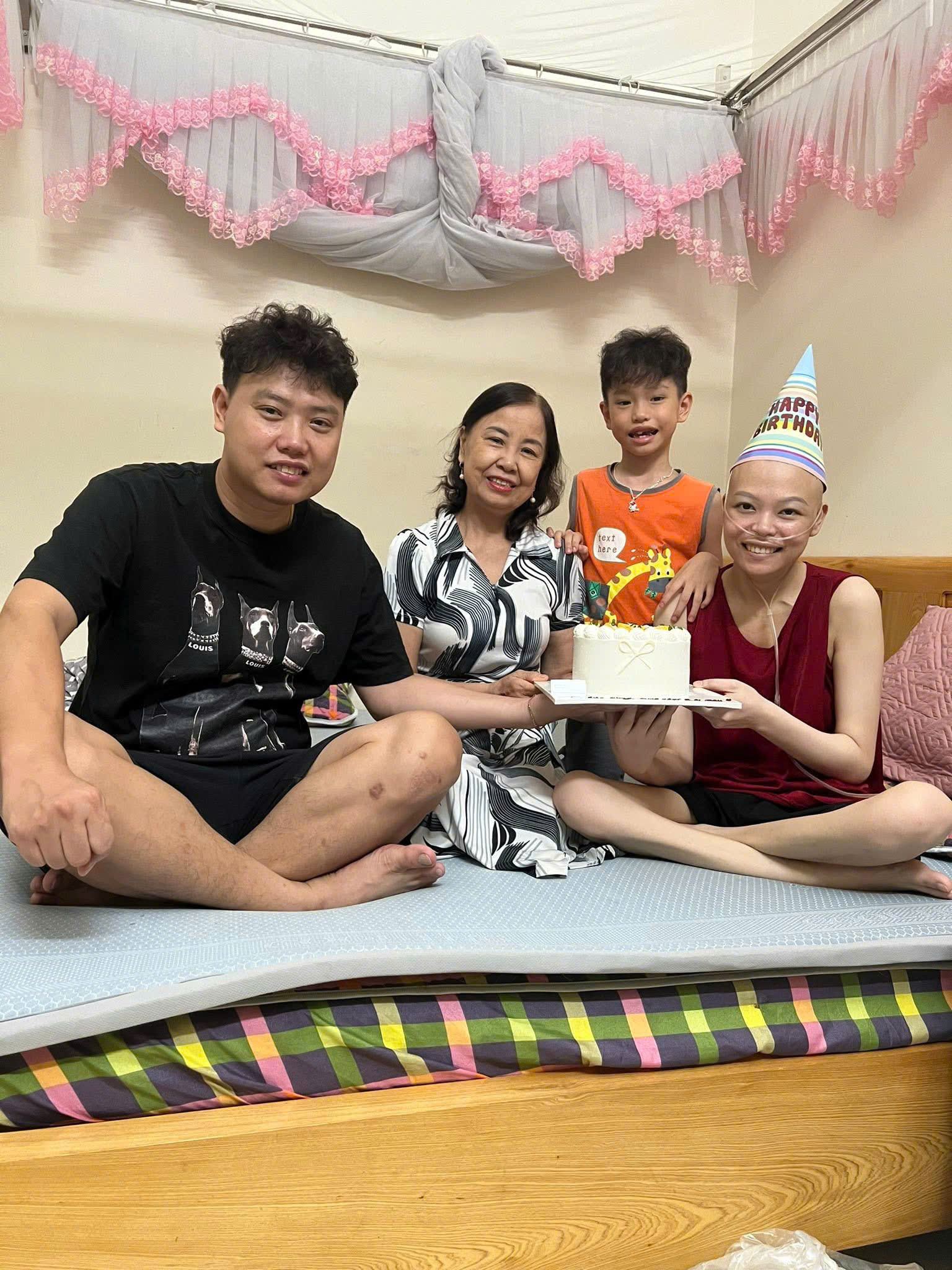 Nữ chiến sĩ công an truyền cảm hứng từ trần sau gần 6 năm điều trị ung thư - Ảnh 2.