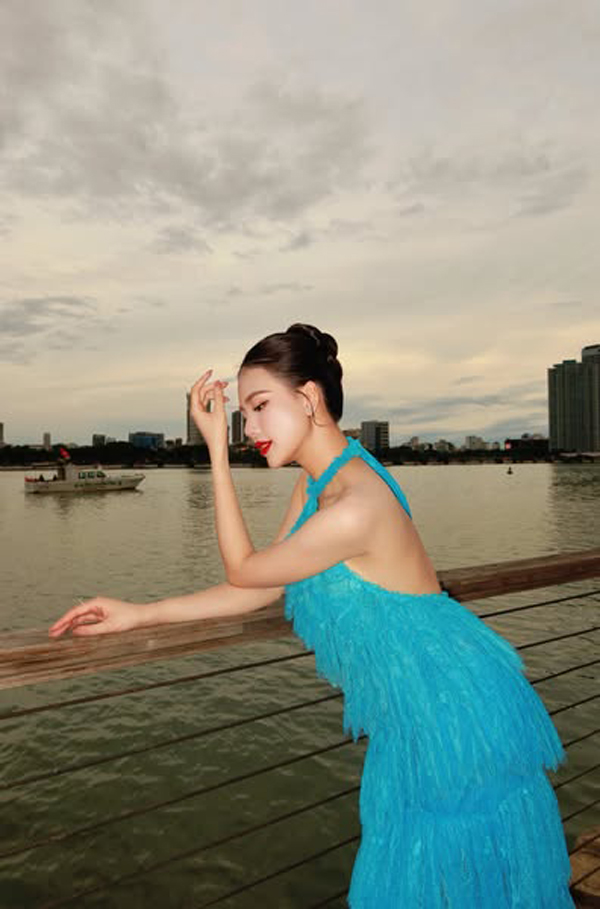 Hoa hậu Bùi Quỳnh Hoa là ai? - Ảnh 5. Hoa hậu Bùi Quỳnh Hoa là ai? - Ảnh 5.