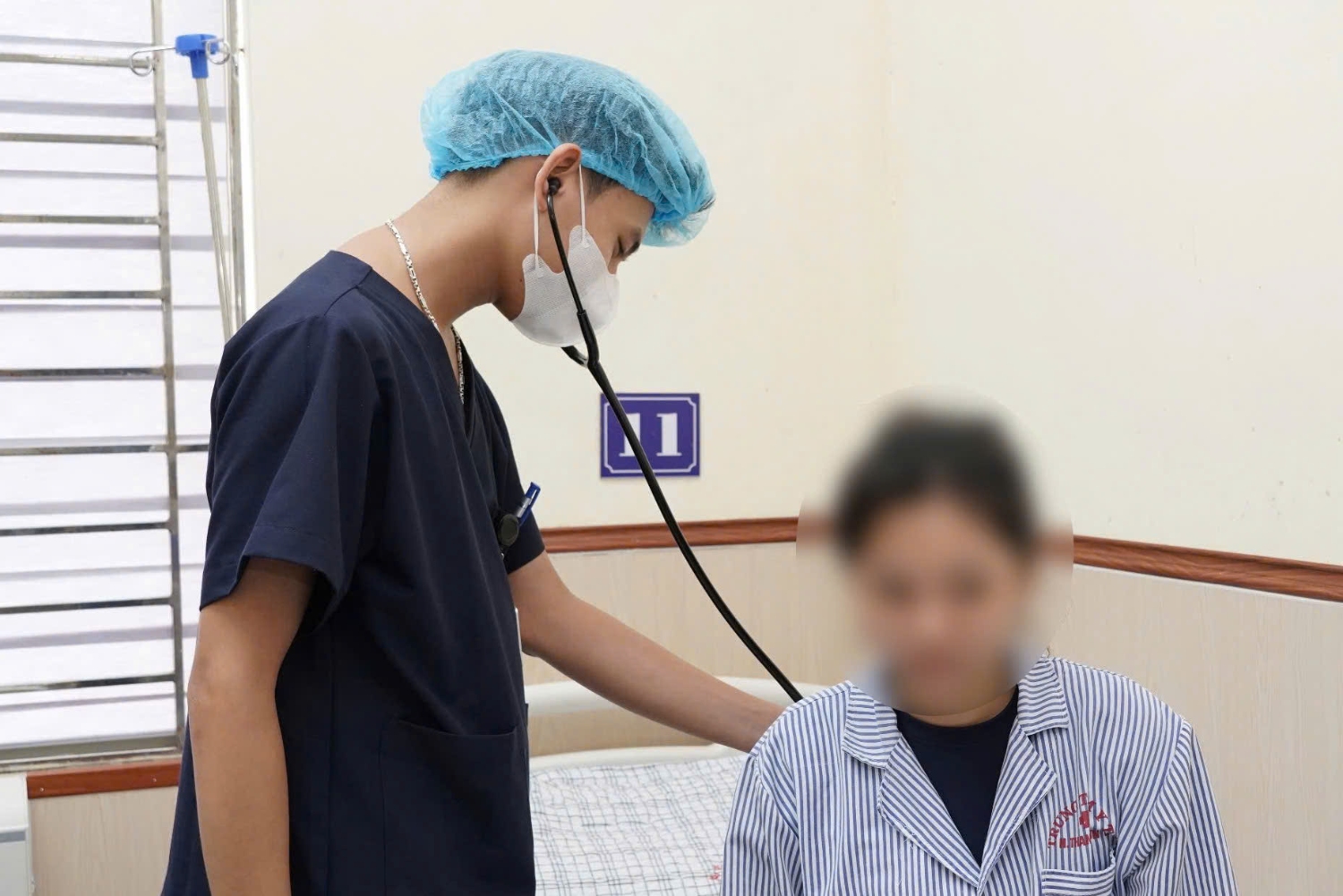 Cô gái 18 tuổi ở Phú Thọ nhập viện vì sốc phản vệ sau bữa ăn có đặc sản bổ dưỡng - Ảnh 1.