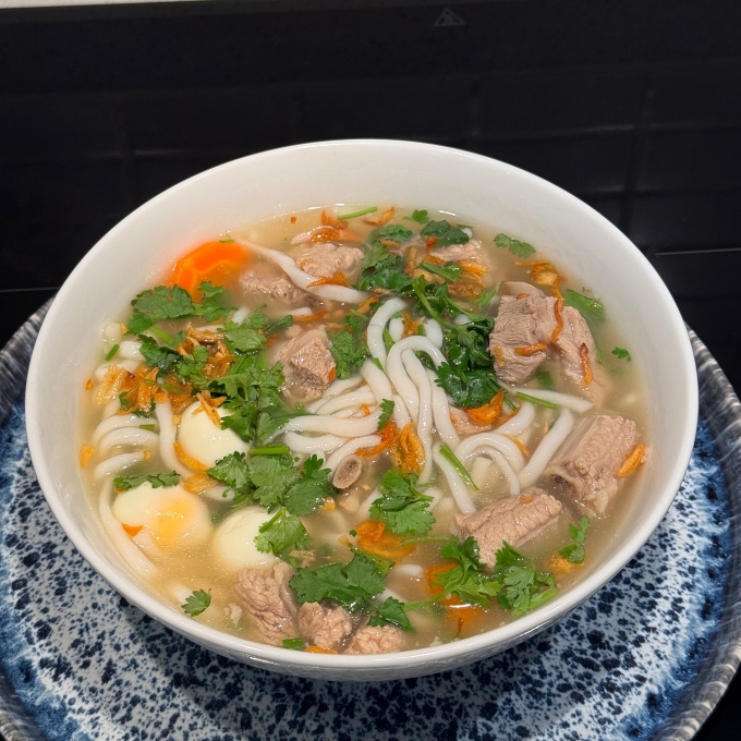 Tăng Thanh Hà học làm bánh canh bột gạo ngon tại nhà cùng mẹ - Ảnh 4.