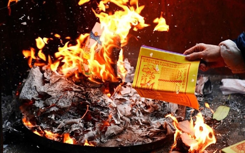 Lễ vật nào tuyệt đối không được đem cúng ‘cô hồn’,  cách bày lễ vật mâm cúng ‘cô hồn’ ai cũng nên biết - Ảnh 1.