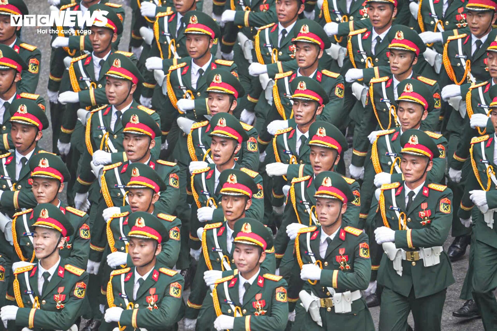 hung-trang-le-dieu-binh-dieu-hanh-mung-80-nam-quoc-khanh-2-9-14-09121021-1756783155569-17567831557291036854745.jpg