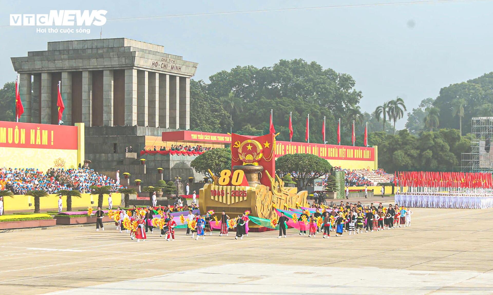hung-trang-le-dieu-binh-dieu-hanh-mung-80-nam-quoc-khanh-2-9-5-08591176-1756783142675-1756783142837680946913.jpg