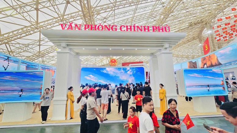 Kéo dài thời gian Triển lãm thành tựu Đất nước đến hết ngày 15/9/2025 - Ảnh 1. Kéo dài thời gian Triển lãm thành tựu Đất nước đến hết ngày 15/9/2025 - Ảnh 1.