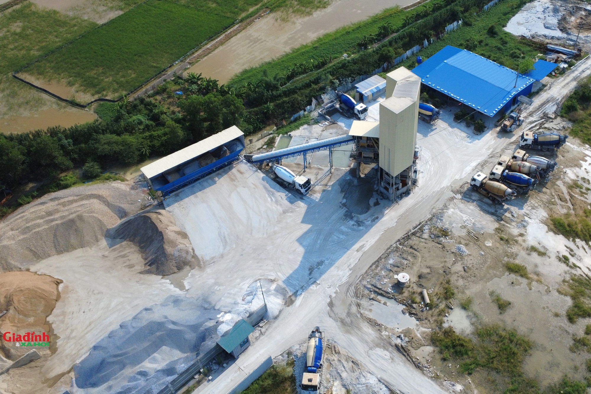 Hà Nội: Người dân bức xúc khi trạm trộn bê tông khủng 'mọc' trên đất dự án Cụm công nghiệp 'sạch' Thụy Lâm - Ảnh 6.