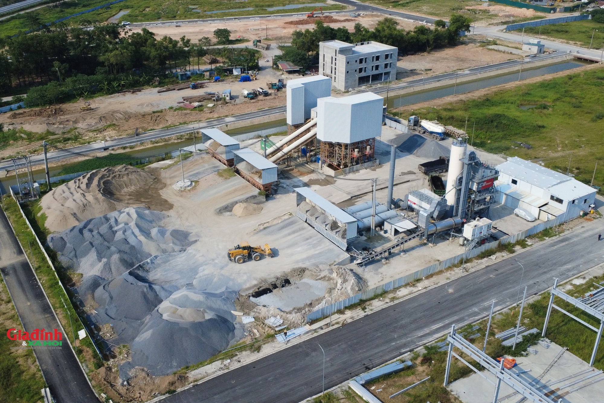 Hà Nội: Người dân bức xúc khi trạm trộn bê tông khủng 'mọc' trên đất dự án Cụm công nghiệp 'sạch' Thụy Lâm - Ảnh 5.