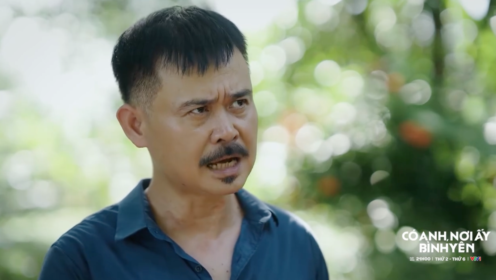 'Có anh, nơi ấy bình yên' tập 29: Trang trại lợn Hồng Phát bị bắt quả tang đang xả thải gây ô nhiễm - Ảnh 2. 'Có anh, nơi ấy bình yên' tập 29: Trang trại lợn Hồng Phát bị bắt quả tang đang xả thải gây ô nhiễm - Ảnh 2.