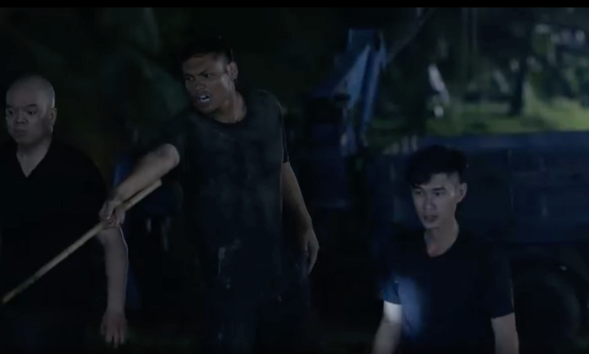 'Có anh, nơi ấy bình yên' tập 29: Trang trại lợn Hồng Phát bị bắt quả tang đang xả thải gây ô nhiễm - Ảnh 3. 'Có anh, nơi ấy bình yên' tập 29: Trang trại lợn Hồng Phát bị bắt quả tang đang xả thải gây ô nhiễm - Ảnh 3.