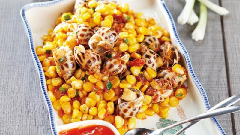 របៀបធ្វើខ្យងចៀនជាមួយប៊ឺពោត - រូបថត ៣. Cách làm ốc hương xào bơ bắp ăn là mê - Ảnh 3.