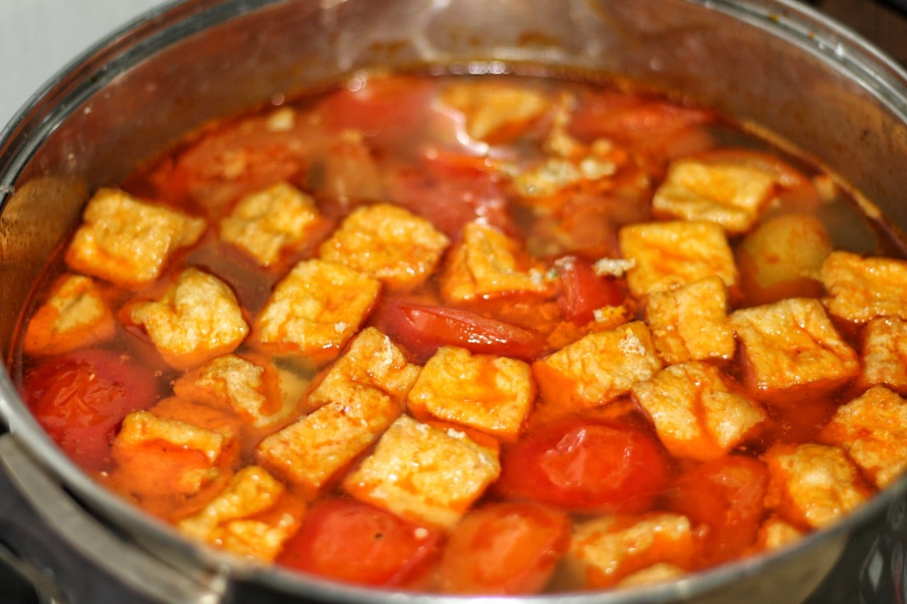 Avslöjar ett enkelt men förvånansvärt gott sätt att laga snigelnudelsoppa till frukost, en tugga och du kommer aldrig att glömma det - Bild 3. Bật mí cách nấu bún ốc đơn giản mà ngon bất ngờ cho bữa sáng, ăn một lần khó quên - Ảnh 3.