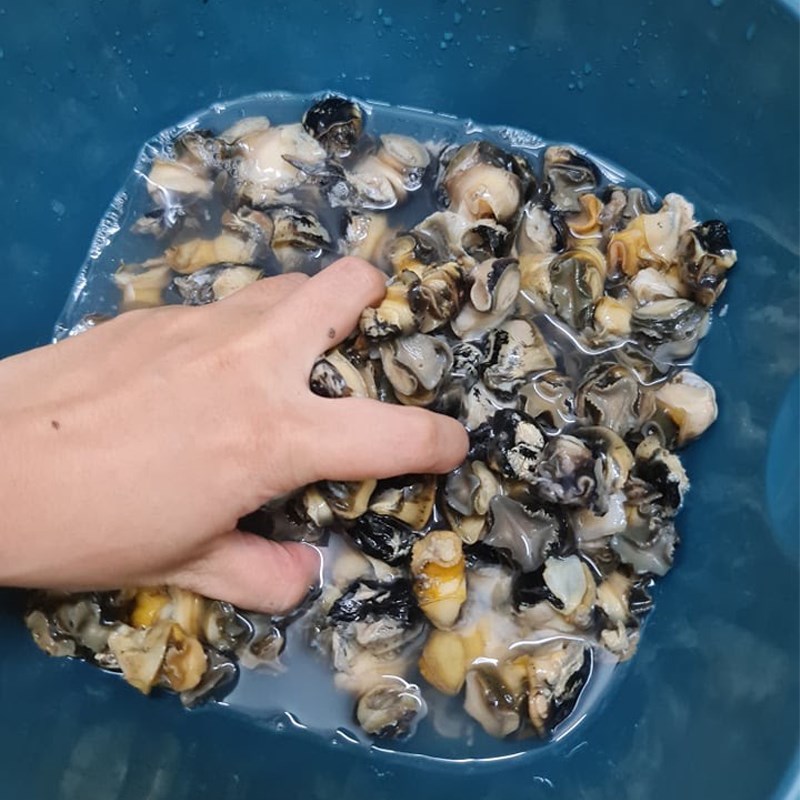 Avslöjar ett enkelt men förvånansvärt gott sätt att laga snigelnudelsoppa till frukost, en tugga och du kommer aldrig att glömma det - Bild 2. Bật mí cách nấu bún ốc đơn giản mà ngon bất ngờ cho bữa sáng, ăn một lần khó quên - Ảnh 2.