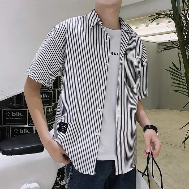 This is the simple, easy way to wear a men's shirt with a t-shirt - Photo 6. Đây mới là cách mặc áo thun phối sơ mi nam đơn giản, dễ mặc - Ảnh 6.