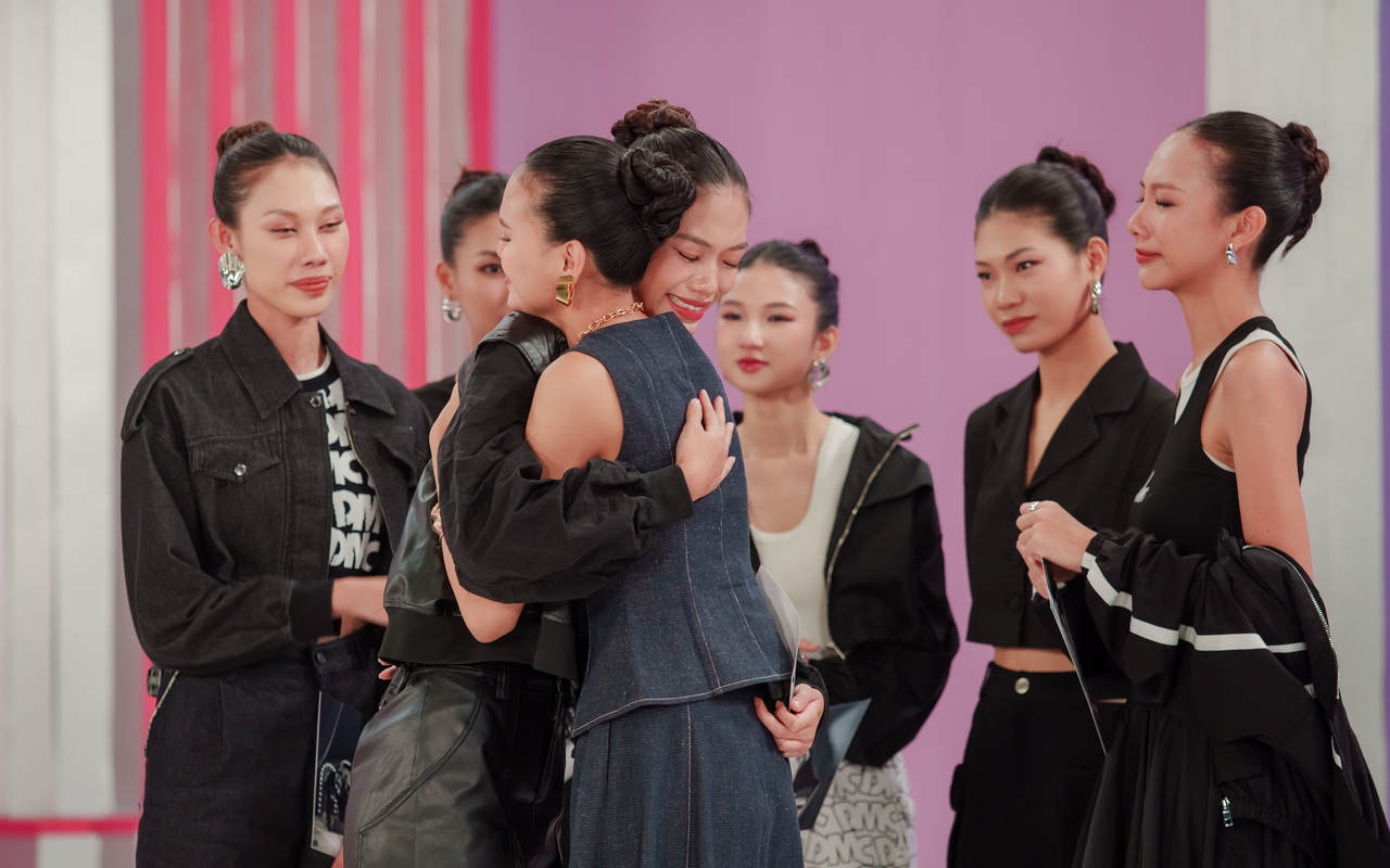 dan-thi-sinh-vietnam-s-next-top-model-2025-chao-tam-biet-mi-lan-81585489395239239025036-1758507608508-17585076088551591310554-0-0-800-1280-crop-1758509485206247094734.jpg