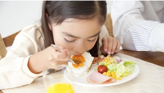 Ăn sáng lành mạnh: Áp dụng ngay để cả ngày khỏe mạnh, làm việc hiệu quả mà không tăng cân - Ảnh 3.