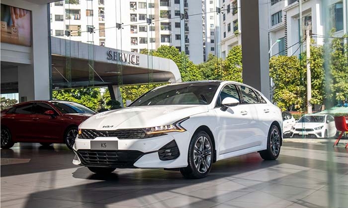 Giá lăn bánh Kia K5 giảm sốc nhất phân khúc sedan hạng D tại Việt Nam - Ảnh 3. Giá lăn bánh Kia K5 giảm sốc nhất phân khúc sedan hạng D tại Việt Nam - Ảnh 3.