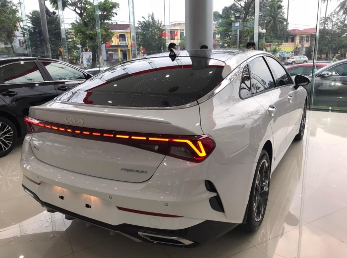 Giá lăn bánh Kia K5 giảm sốc nhất phân khúc sedan hạng D tại Việt Nam - Ảnh 6. Giá lăn bánh Kia K5 giảm sốc nhất phân khúc sedan hạng D tại Việt Nam - Ảnh 6.