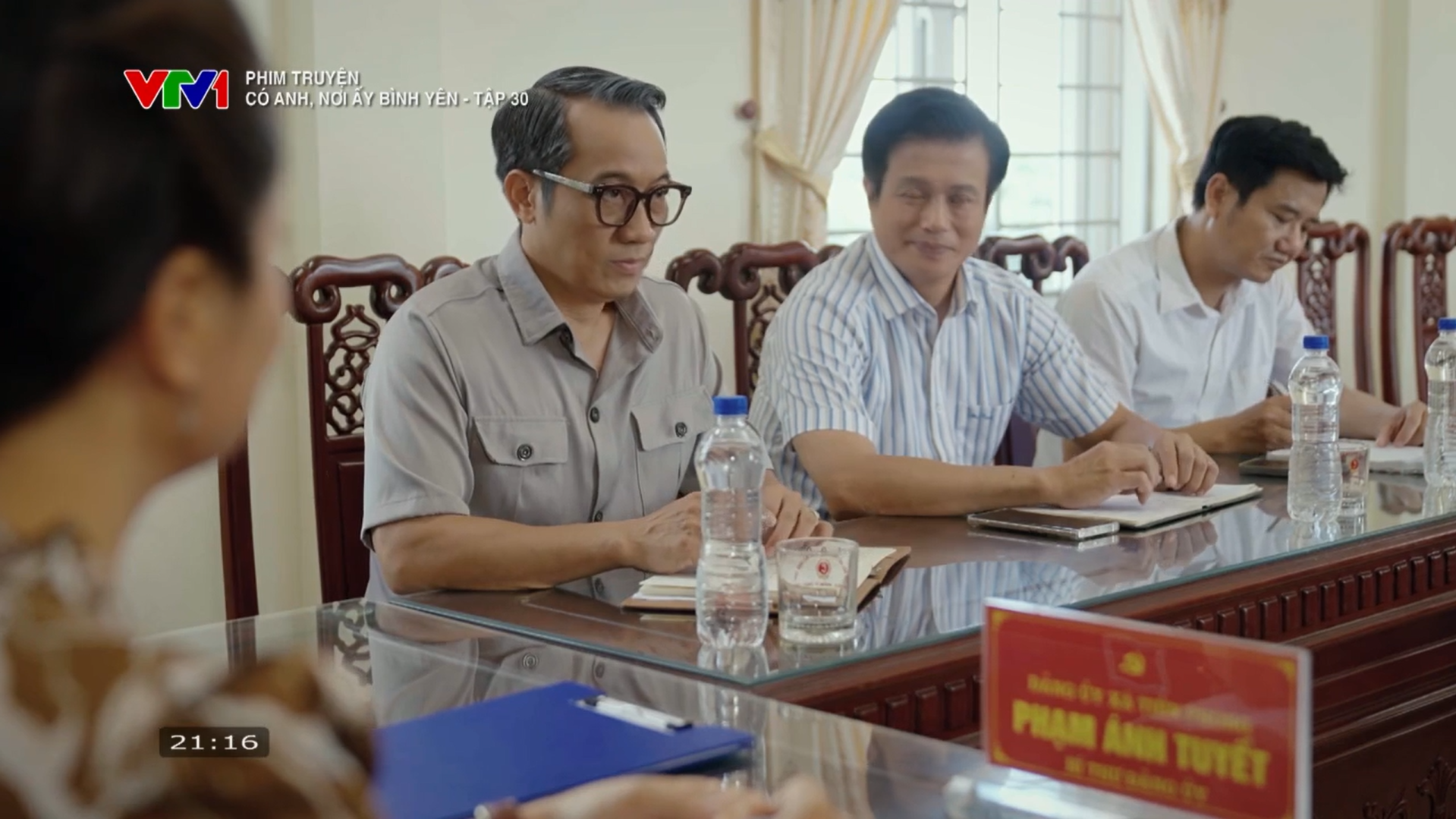 'Có anh, nơi ấy bình yên' tập mới nhất: Chủ tịch xã Thứ buông mỏ đá, Hồng Phát bỏ trốn - Ảnh 2.
