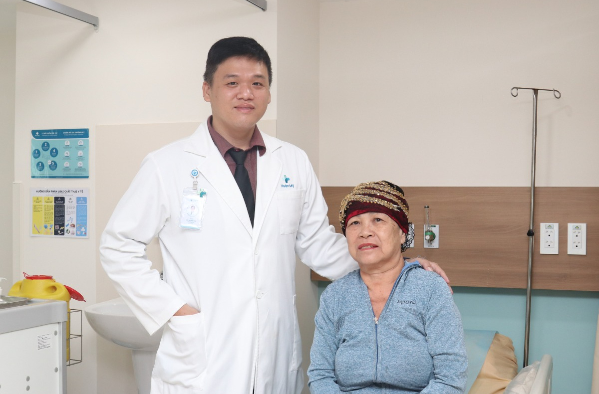 Người phụ nữ 62 tuổi bất ngờ phát hiện ung thư buồng trứng từ dấu hiệu nhiều chị em Việt bỏ qua - Ảnh 1.