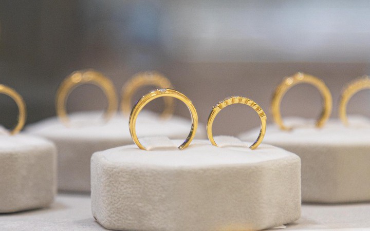 Giá vàng hôm nay 26 / 9: Giảm giá vàng SJC , vàng nhẫn BTMC , Doji ra sao? - Ảnh 1. Giá vàng hôm nay 26 / 9: Giảm giá vàng SJC , vàng nhẫn BTMC , Doji ra sao? - Ảnh 1.