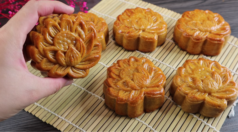 របៀបធ្វើនំប័ុងសណ្តែកបៃតងជាមួយម៉ាស៊ីនបំពងខ្យល់គឺសាមញ្ញបំផុត - រូបថត ៣. Cách làm bánh trung thu nhân đậu xanh bằng nồi chiên không dầu cực kỳ đơn giản - Ảnh 3.