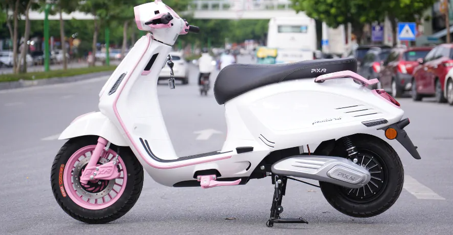 Xe máy điện giá 18 triệu đồng ở Việt Nam đẹp cổ điển tựa Vespa, pin siêu bền, rẻ chỉ ngang xe số Wave Alpha - Ảnh 2.