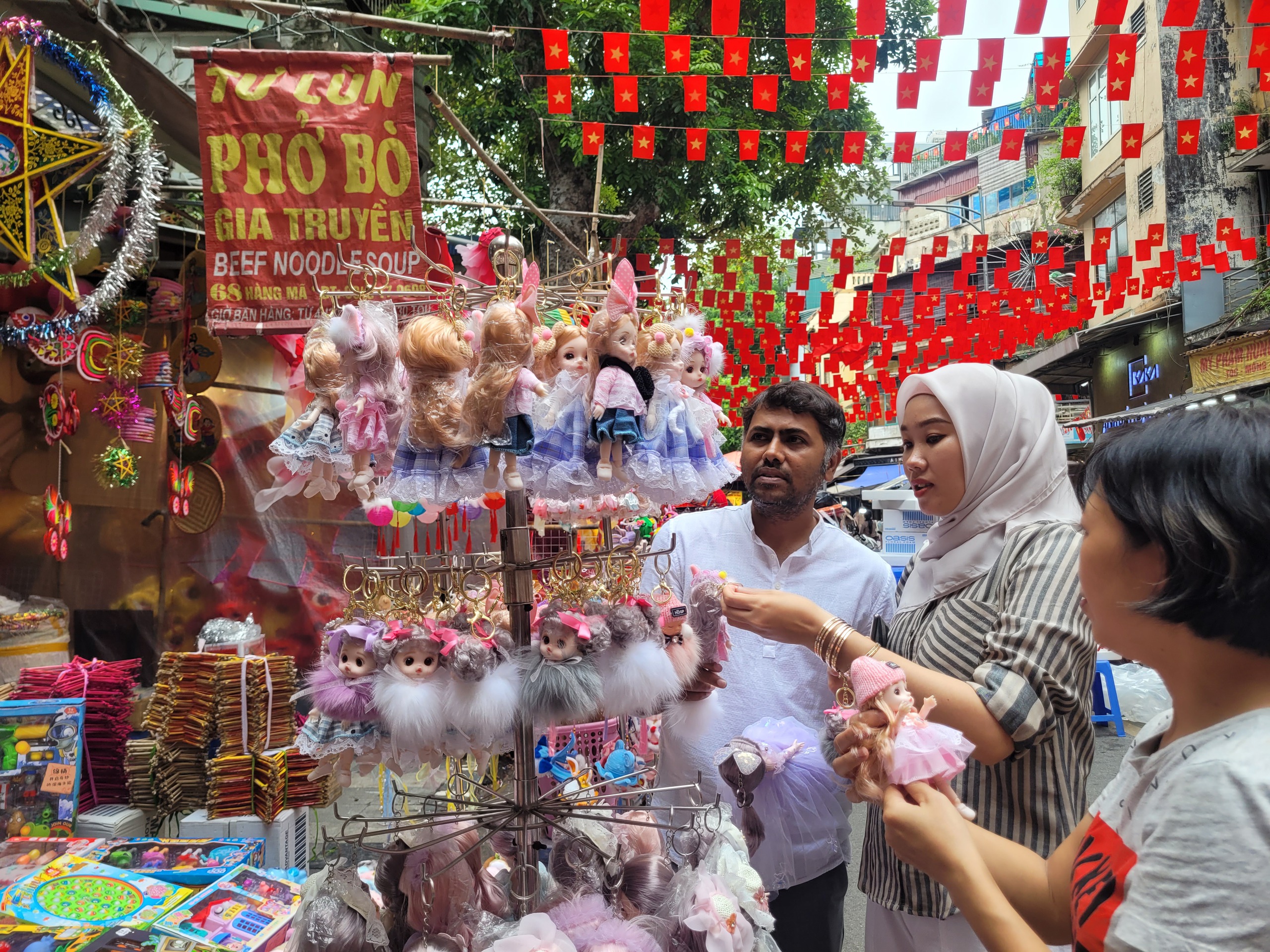 Sắc đỏ rực rỡ và Giá cả thị trường Tết Trung thu trên phố Hàng Mã , hàng Lược - Ảnh 5.