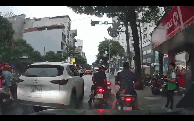 Thanh niên gây sự với nữ quân nhân ở Hà Đông bị Xử phạt nghiêm khắc - Ảnh 2.