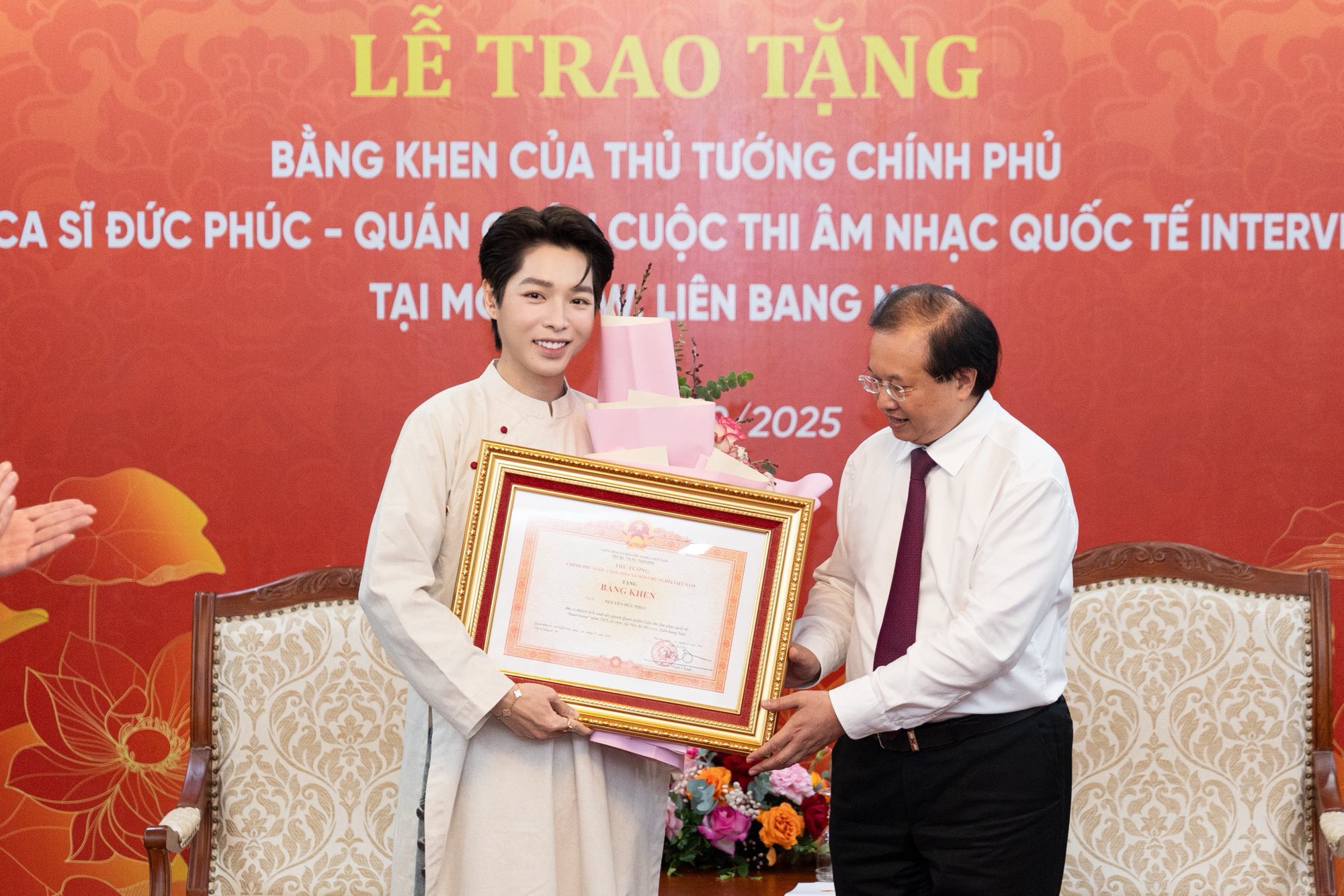 Mẹ Đức Phúc lên tiếng về tranh cãi của con trai - Ảnh 5.