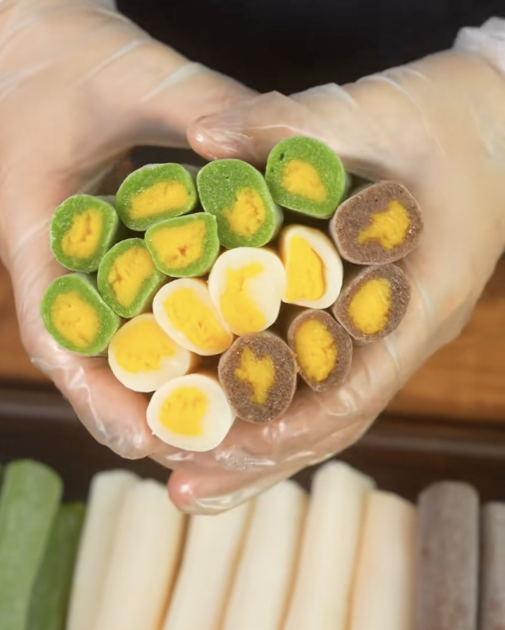 Bánh trung thu lòng se điếu là gì mà 'sốt' không kém 'bánh dẻo thị phi'? - Ảnh 2.