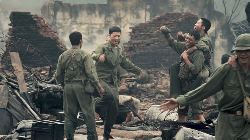 &quot;Mưa đỏ&quot; chính thức rời rạp với doanh thu kỷ lục gần 714 tỷ đồng - Ảnh 1.
