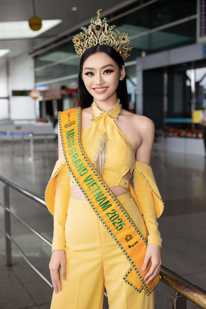 Hoa hậu Hòa bình Việt Nam mặc váy hở bạo khi vừa qua Thái - Ảnh 6.