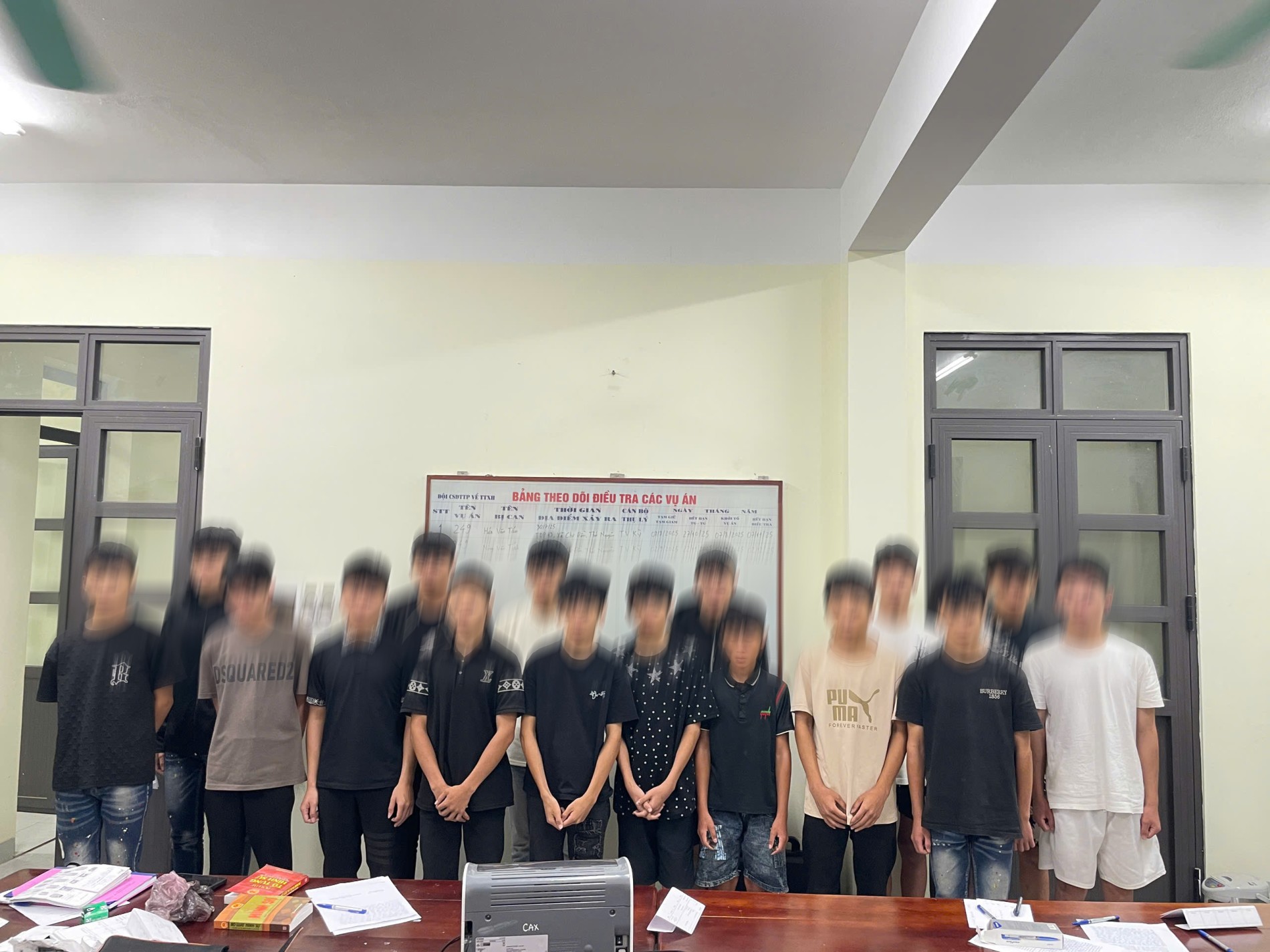 Thái Nguyên ngăn chặn nhóm thanh thiếu niên mang hung khí gây rối trật tự công cộng - Ảnh 1.