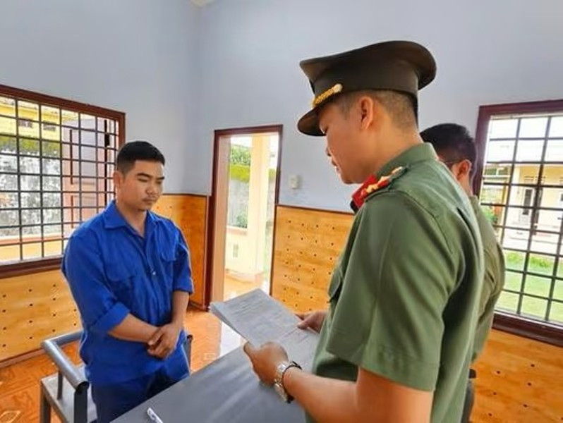 Hai anh em dụ hàng trăm nghìn người mở thẻ tín dụng, chiếm đoạt hơn 80 tỷ đồng - Ảnh 1.