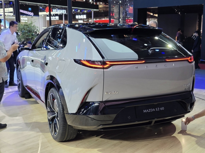 Xe gầm cao SUV hạng B giá 380 triệu đồng của Mazda đẹp long lanh, màn hình 26 inch đẹp hơn CX-5, rẻ chỉ ngang Kia Morning, Hyundai Grand i10 - Ảnh 3.